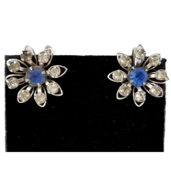 Bugbee & Niles Blue Rhinestone Screw Back Earrings, Vintage Jewelry 1940s - Picture 2 of 10